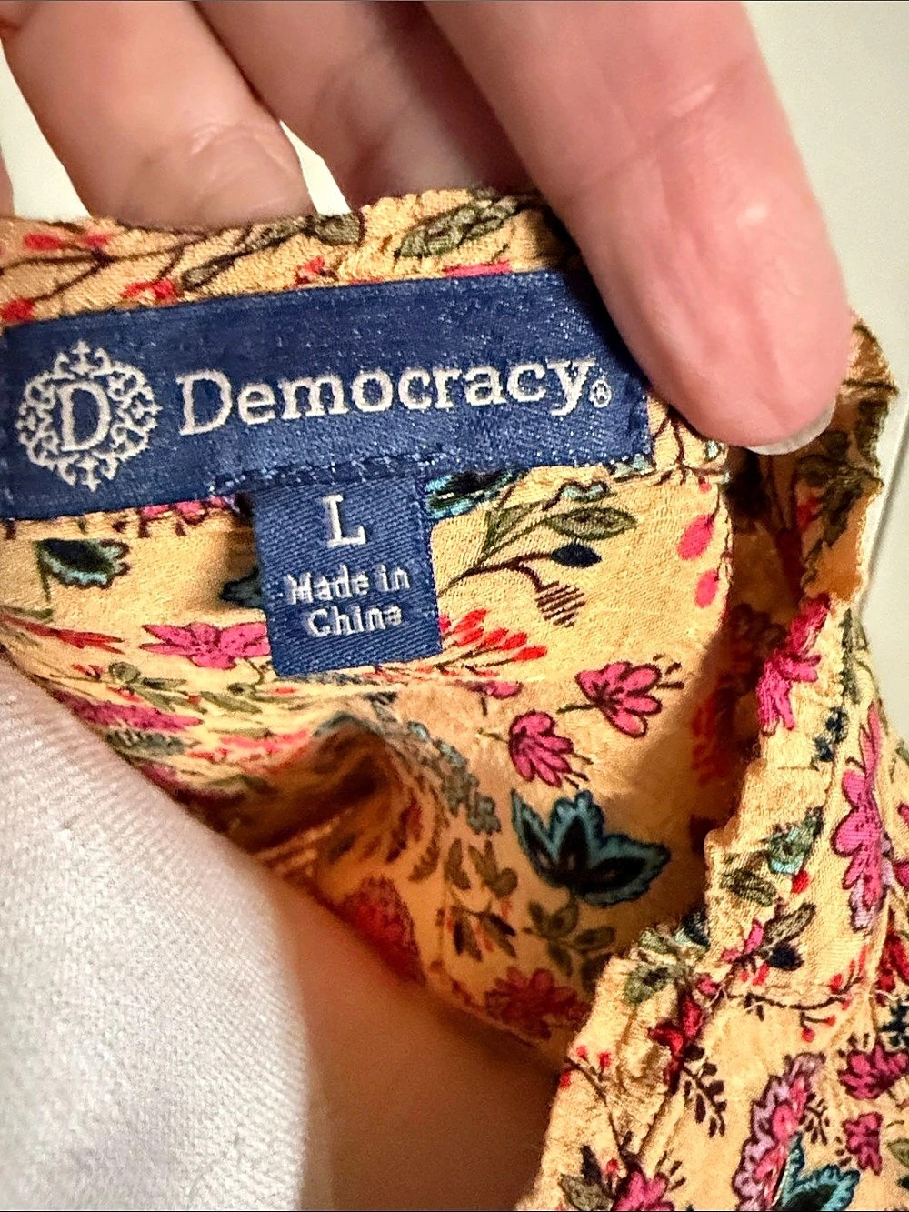 Democracy Floral Blouse in Yellow & Pink Size Large Like New - Picture 4 of 6